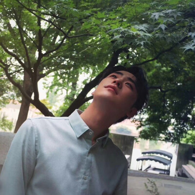 张云雷。蓝色天空