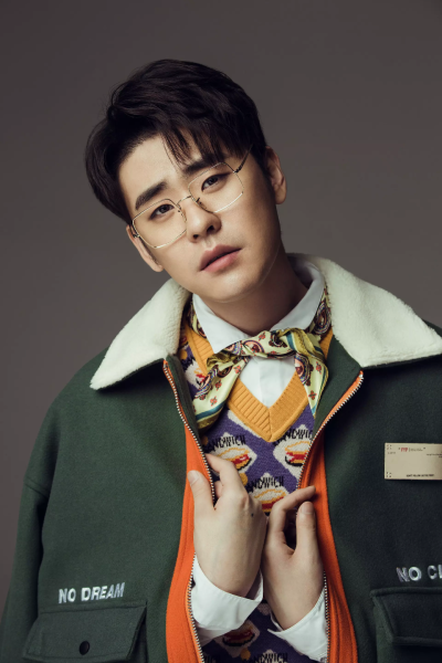 张云雷。蓝色天空