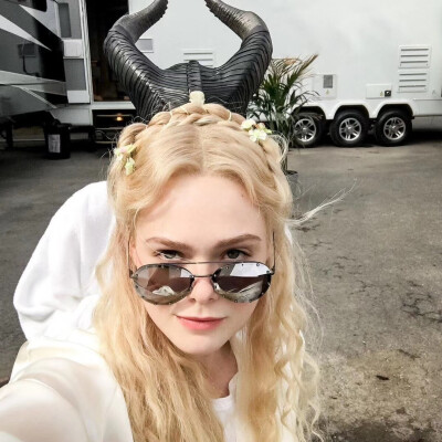 沉睡魔咒2（Elle Fanning）