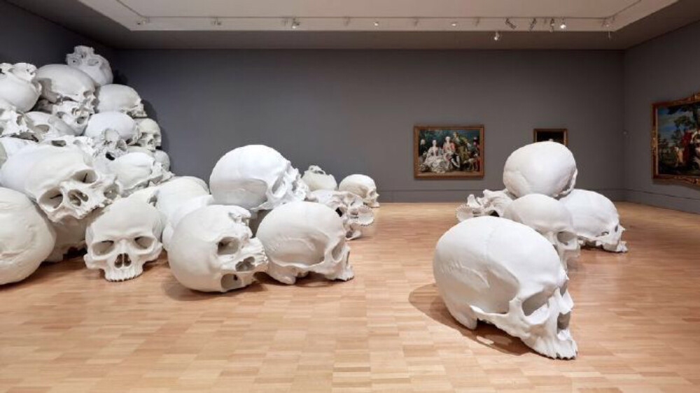 大型室内骨骼雕塑展
Ron Mueck / ​​​