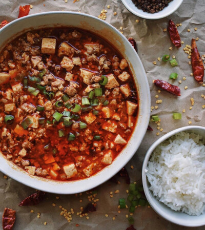 分享图片～ins图片，中华美食，麻婆豆腐，打卤面，云吞面，饺子，西红柿炒鸡蛋，牛肉面。 