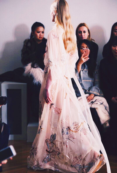 Valentino Spring 背影