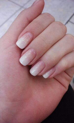 秋冬显白渐变色美甲