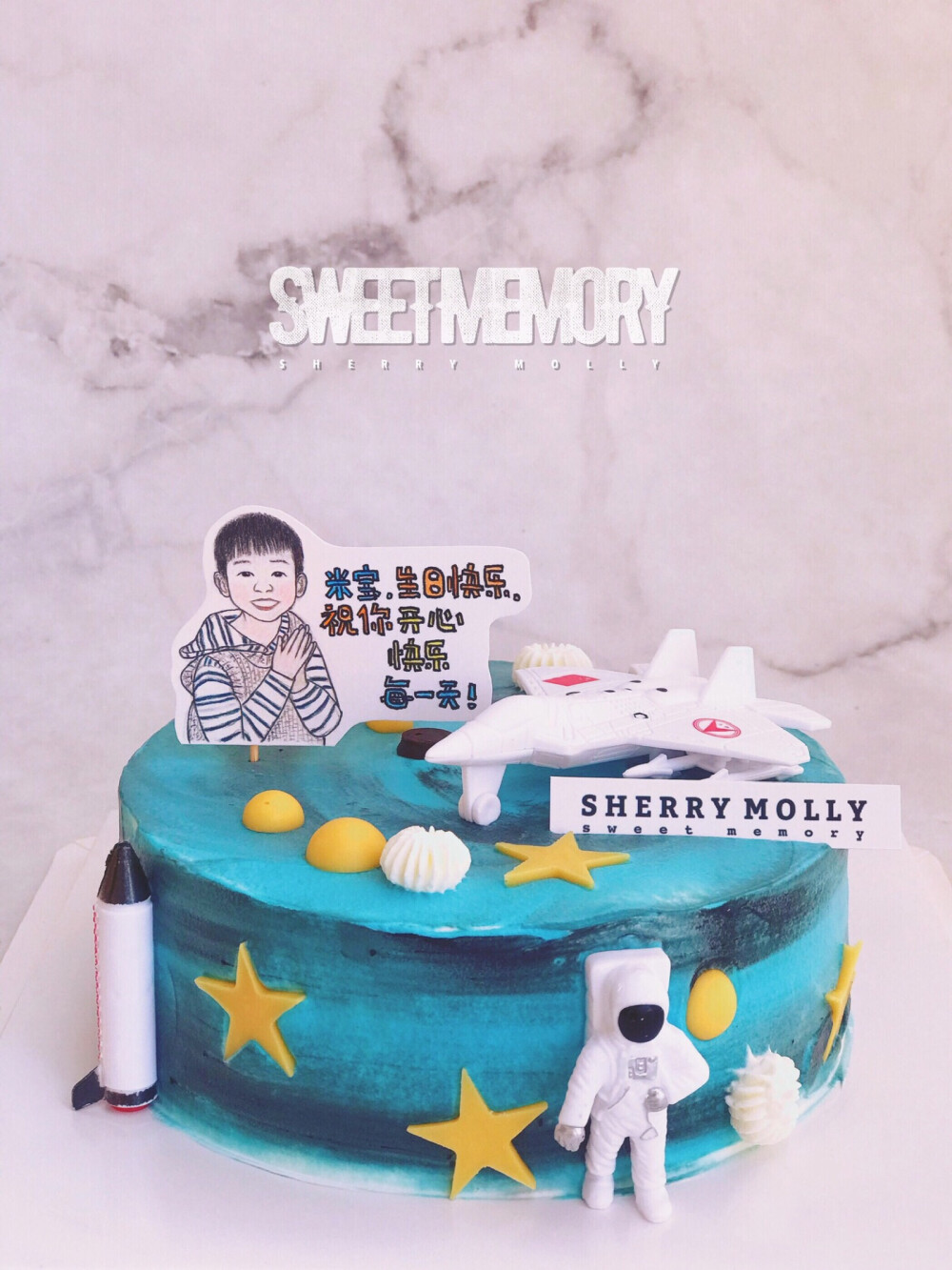 #SHERRY Molly家の下午茶#—『原味cake』特別有心的麻麻給兒子訂的生日cake～小朋友一定很喜歡飛機和探險 這一款太空探索主題超適合他！