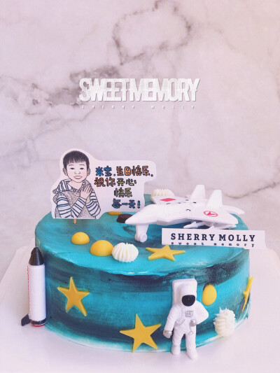 #SHERRY Molly家の下午茶#—『原味cake』特別有心的麻麻給兒子訂的生日cake～小朋友一定很喜歡飛機和探險 這一款太空探索主題超適合他！