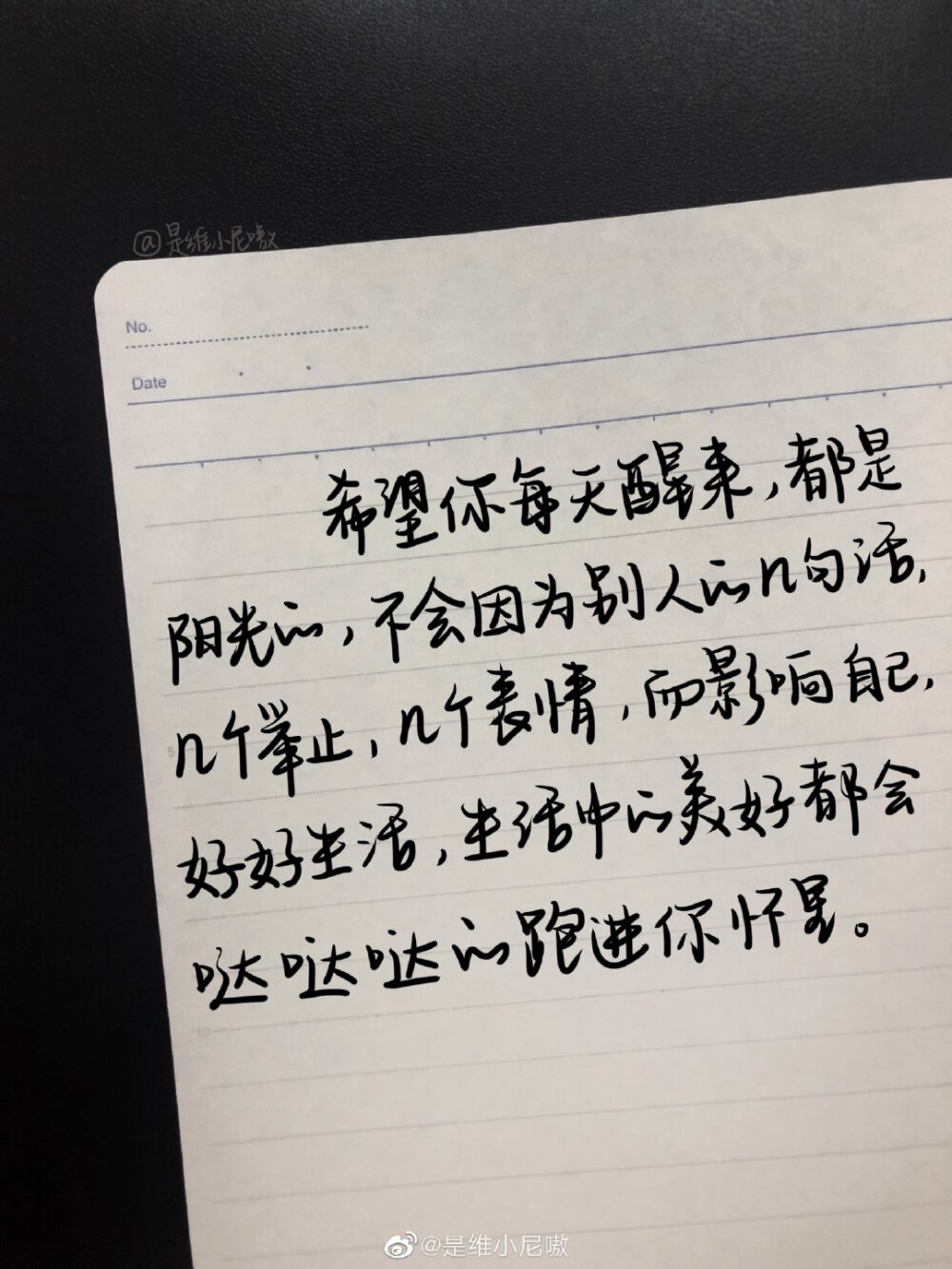  “你好哇，李银河。 你要是愿意，我就永远爱你。你要是不愿意，我就永远相思。 我把我整个灵魂都给你，连同它的怪癖，耍小脾气，忽明忽暗，一千八百种坏毛病。它真讨厌，只有一点好，爱你。” ​​​
cr@是维小尼嗷
#Winnie的摘抄##微信朋友圈背景图##摘抄##手写微博# ​