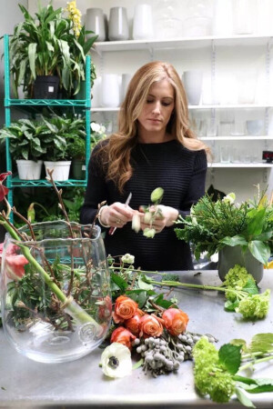 一把剪刀，一间小店，
一堆花草，一束美好！
努力活成自己最想要的样子！
