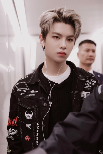 黄明昊 贾富贵 Justin 昊哥