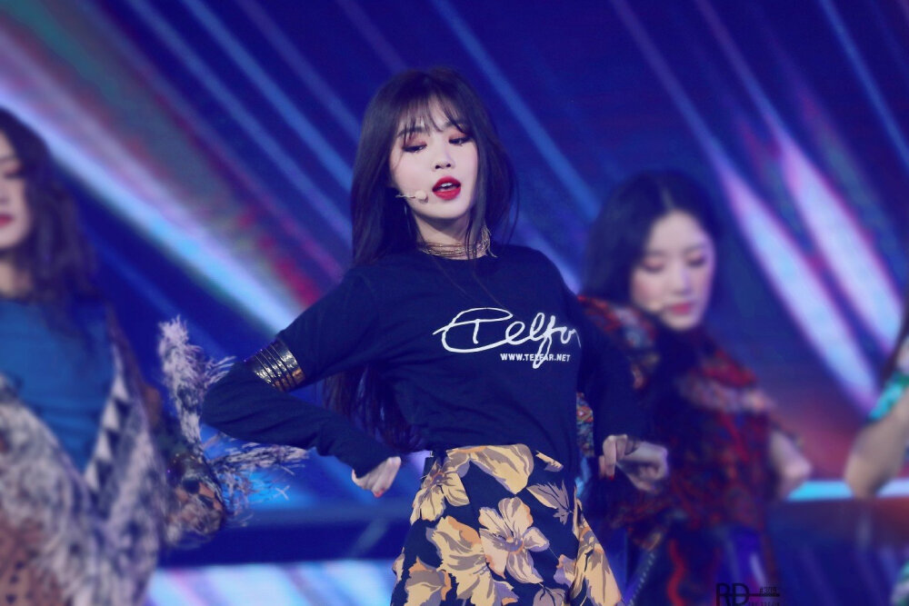 soojin_red0309