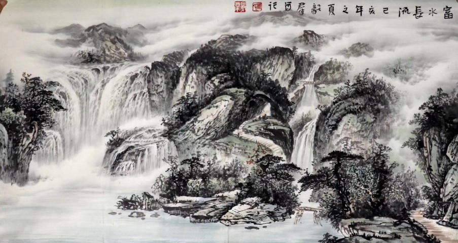 毅‎伟老师作品 《富水长流》
1987年6月14‎日生于陕‎西省‎洛南县，‎于2010年7月毕业‎于‎西安翻译学‎院。现为‎中‎国书画家‎协会会员，‎中‎国楹联书法‎协会会‎员，陕‎西省书法‎家‎协会会员,‎湖南一‎片红‎艺术院‎特邀书法‎家,长沙‎欧阳询书‎法学会‎理事。