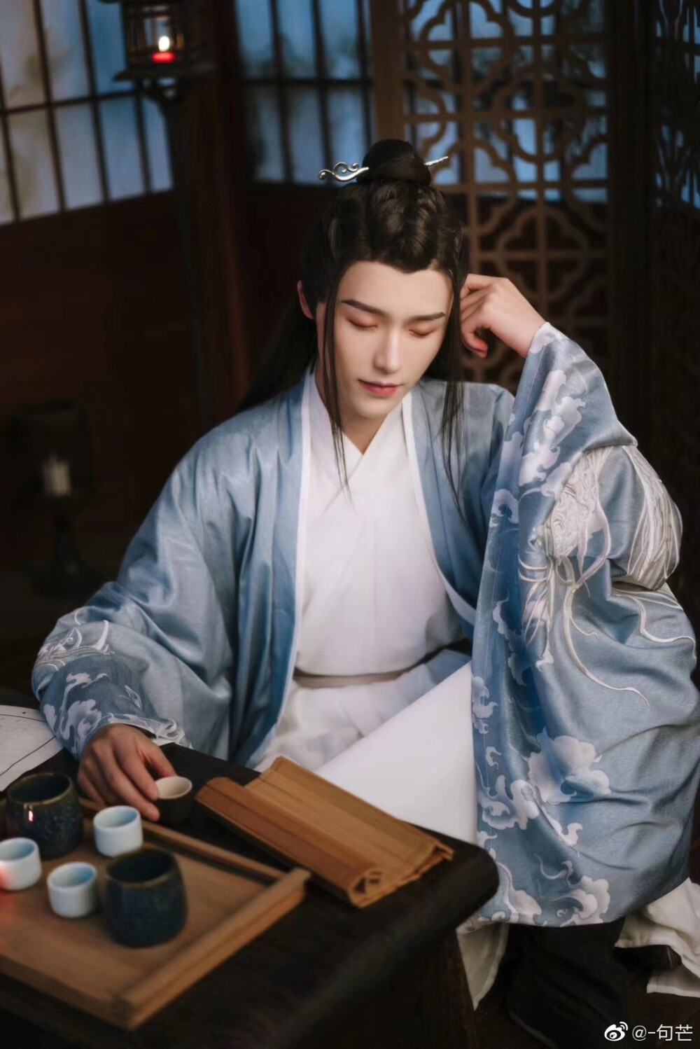 燕雀安知鸿鹄之志
汉服小哥哥