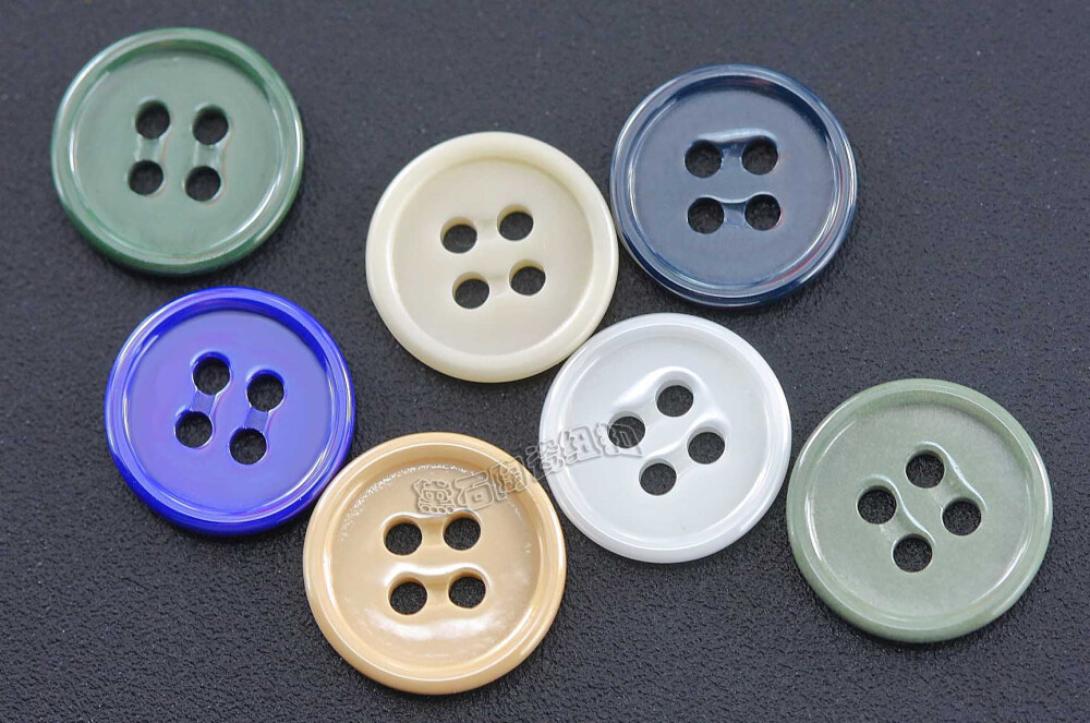 多彩衬衫纽扣男女优闲服装饰品