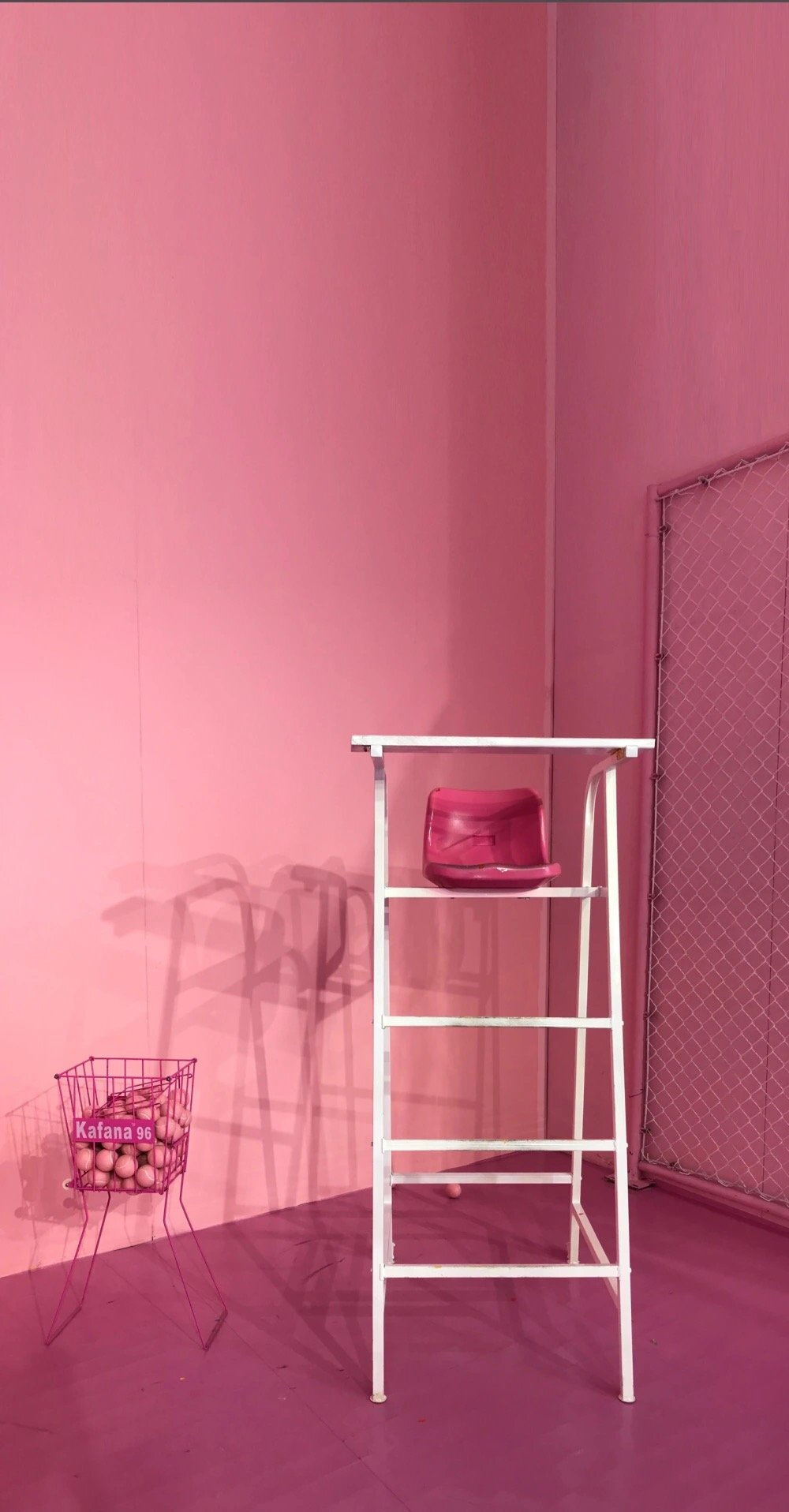 壁纸大图
——长大两个字很孤独，孤独得脸偏旁都没有。