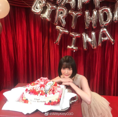 #玉城Tina[超话]##玉城tina##たまぴよ倶楽部#
Tina生日派对图集
很多fan和Tina有合照
可以一个一个聊天说话
p8如此多的周边(我太酸了) ​