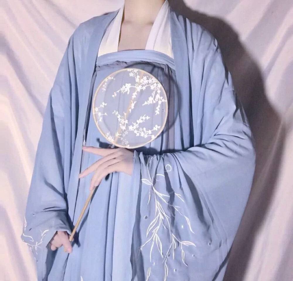 唐风汉服
柒锦阁家齐胸〔竹幽〕