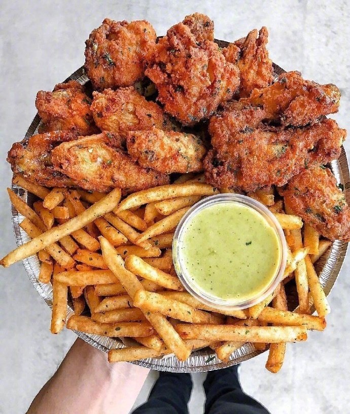 夜深了 开始吃宵夜了