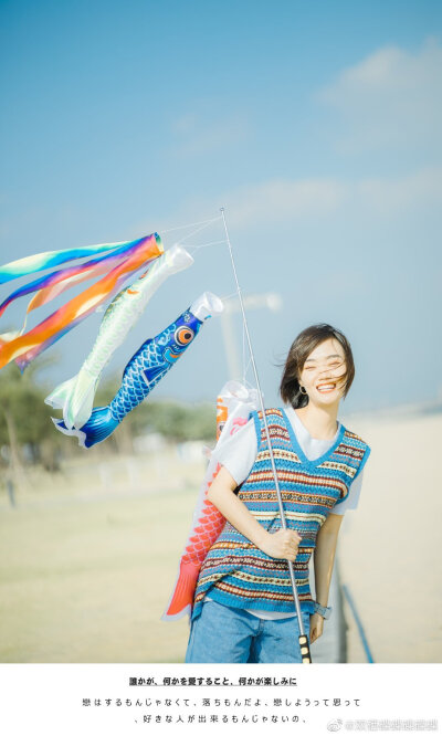 记得两千年的夏天
一起在海边聊天~
出境：@花花的君i
摄影后期：@双栖碟碟碟碟碟
#攝影##厦门约拍##宜宾约拍##生活如诗##人像摄影##喜欢拍照也喜欢你##旧时光是个美人##个人写真# 