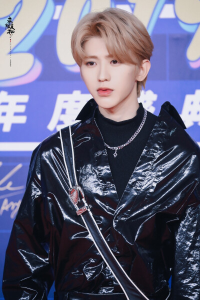 cr:未限定物丨蔡徐坤
20191031亚洲新歌榜红毯