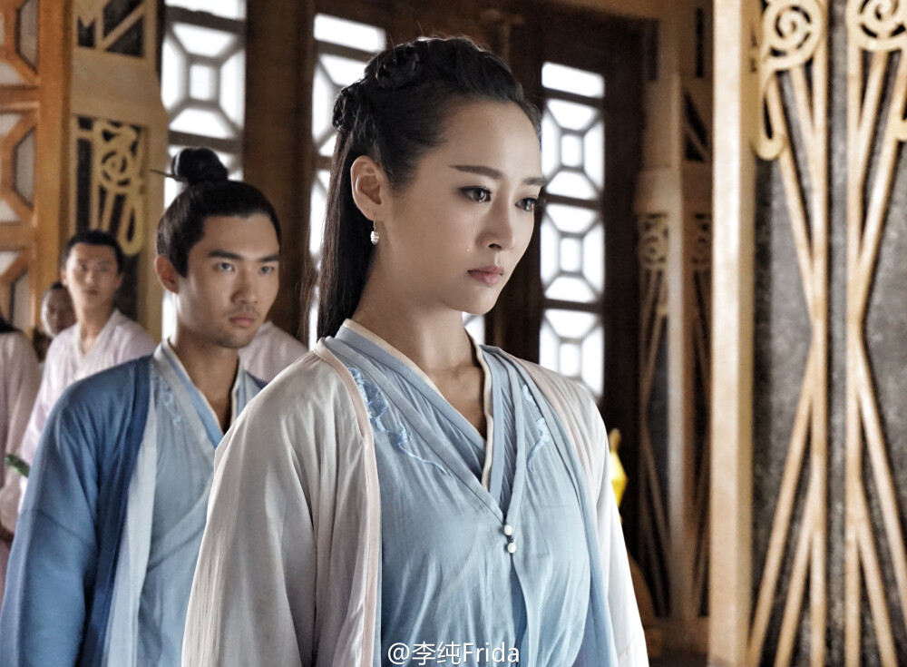 花千骨
李纯 饰 霓漫天