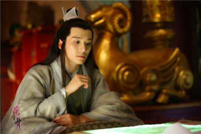 花千骨
曾虹畅 饰 无垢上仙