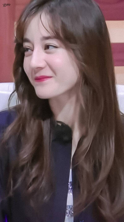 迪丽热巴可爱爆了.