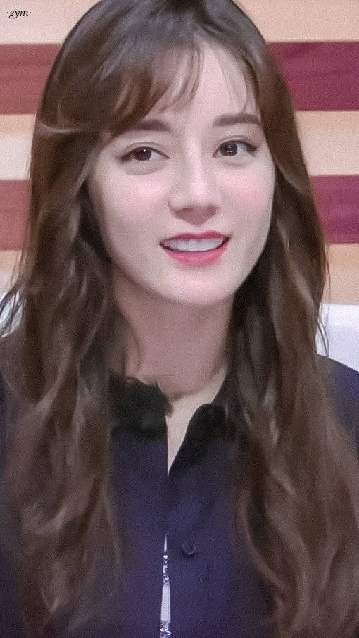 迪丽热巴可爱爆了.