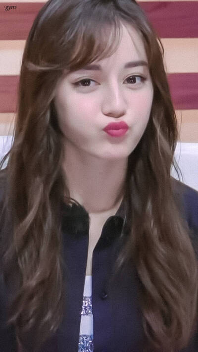 迪丽热巴可爱爆了.