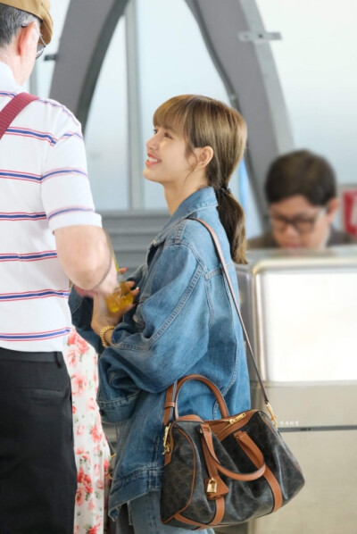 lalisa manoban ☪ 甜豆莎