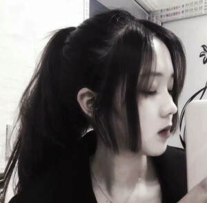 今天也是努力更图的安酱