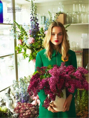 一把剪刀，一间小店，
一堆花草，一束美好！
努力活成自己最想要的样子！
