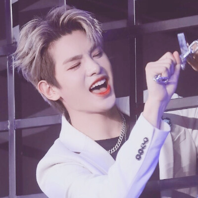 黄明昊头像▽二传注明江书沂-抱图点赞