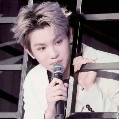 黄明昊头像▽二传注明江书沂-抱图点赞