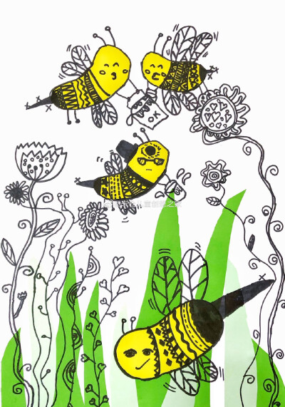 勤劳的蜜蜂 ｜ 7周岁学员作品
我们将剪贴和线描相结合，把蜜蜂的身体剪下后。用记号笔，学习了线描花纹，将简单的线条通过不同的排列组合，构成了不同的图案，给我们的勤劳的小蜜蜂们也来设计一套超有设计感的外衣…