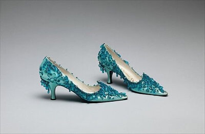 1950-60年代，Roger Vivier 为 Dior 定制的女鞋。 