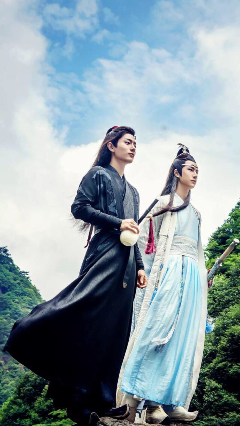 并肩于雪山之巅