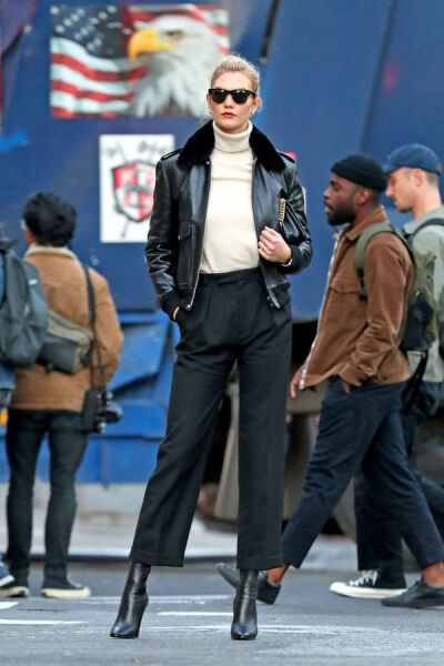 karlie kloss 11月8号出街 单品出自celine 欧美街拍