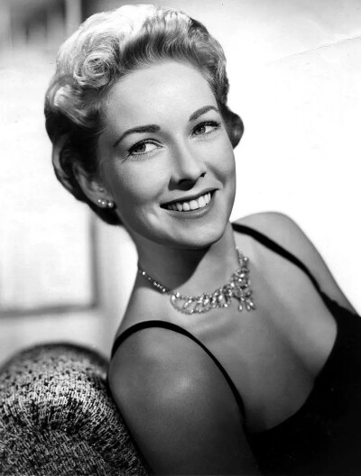 维拉·迈尔斯
Vera Miles