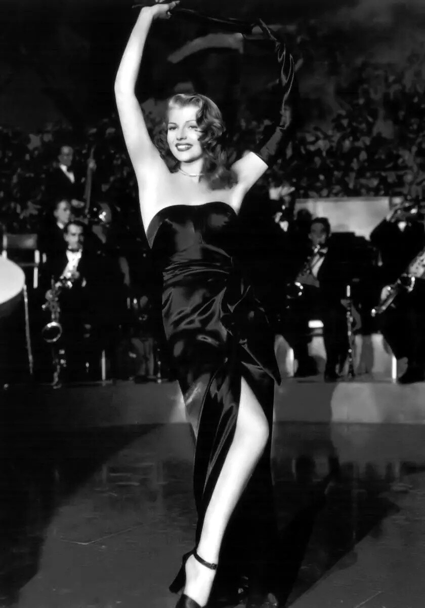 丽塔·海华斯（Rita Hayworth；1918年10月17日－1987年5月14日)，是美国著名女演员。20世纪40年代红极一时的性感偶像。有时亦被称为“爱之女神”（The Love Goddess）或“美利坚爱神”（The Great American Goddes"）。她亦以极为出色的舞蹈技巧而名躁一时。1999年AFI美国电影学会将她选为电影百年最伟大的女演员第19名。