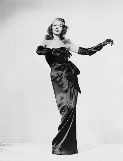 丽塔·海华斯（Rita Hayworth；1918年10月17日－1987年5月14日)，是美国著名女演员。20世纪40年代红极一时的性感偶像。有时亦被称为“爱之女神”（The Love Goddess）或“美利坚爱神”（The Great American Goddes"）…