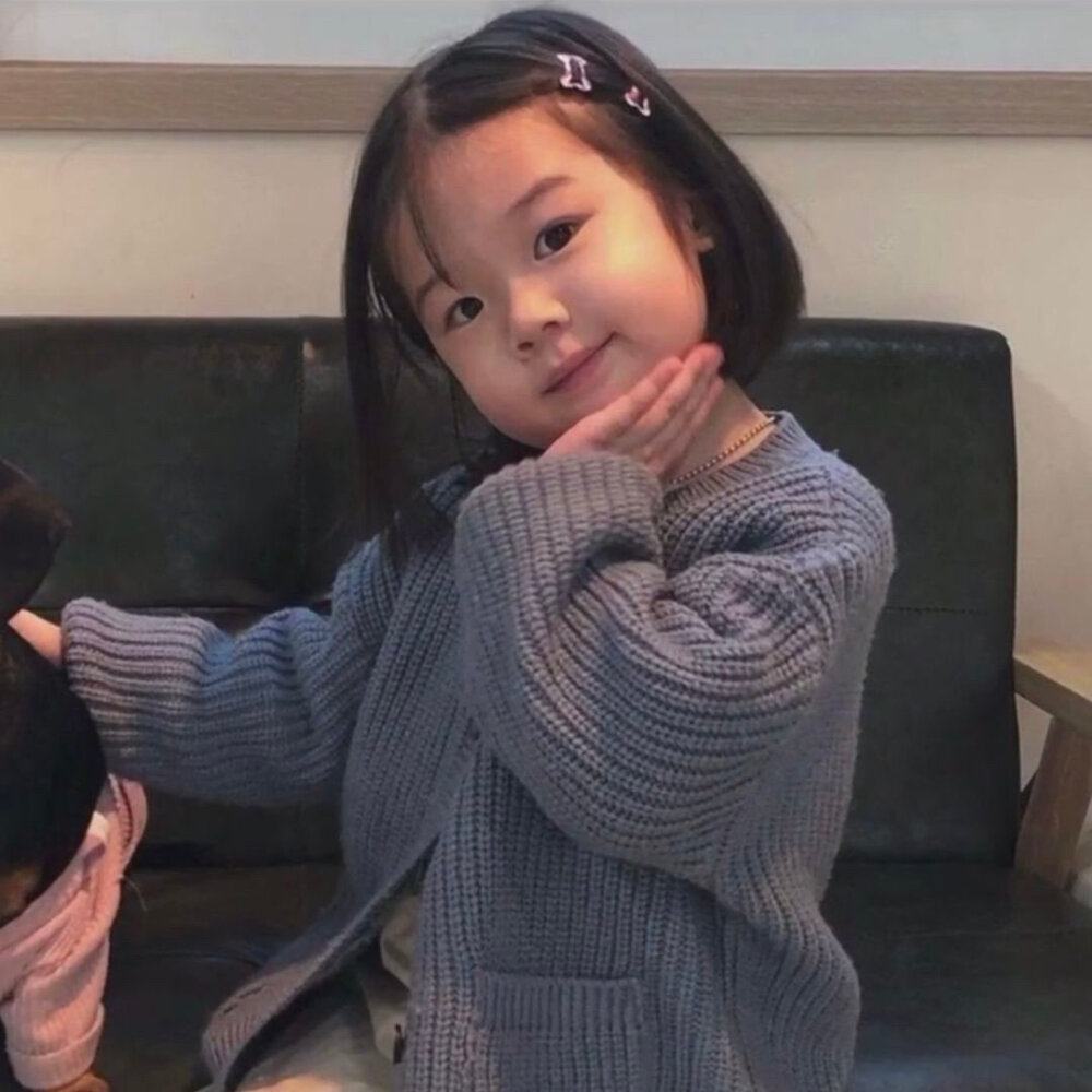 “不闻星河须臾固执走向你。” ​​​
情侣头像. 侵删.