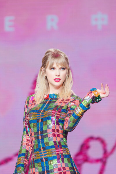 TaylorSwift超话# 11月11日在广州举办的 腾讯音乐娱乐 x TAYLOR SWIFT LOVER中国粉丝见面会 圆满结束 来一波美照 ~ ​​​​