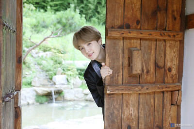 闵玧其 SUGA