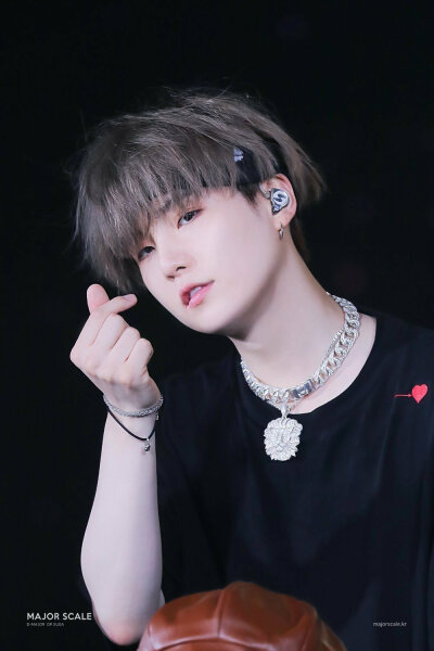 闵玧其 SUGA