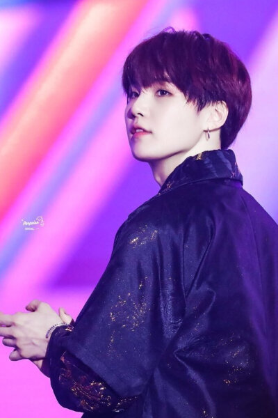 闵玧其 SUGA