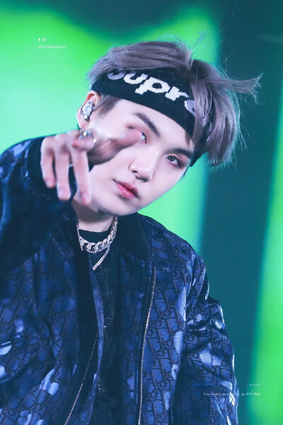 闵玧其 SUGA