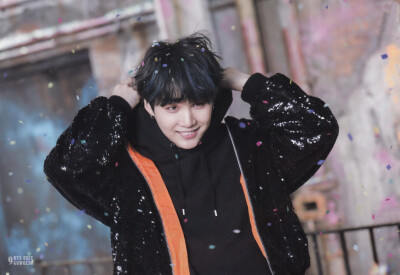 闵玧其 SUGA