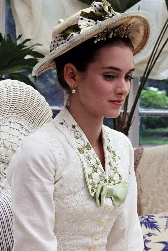 薇诺娜·瑞德
Winona Ryder 