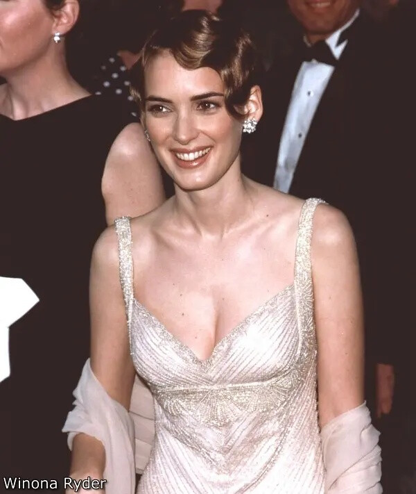 薇诺娜·瑞德
Winona Ryder 