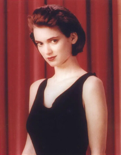 薇诺娜·瑞德
Winona Ryder 