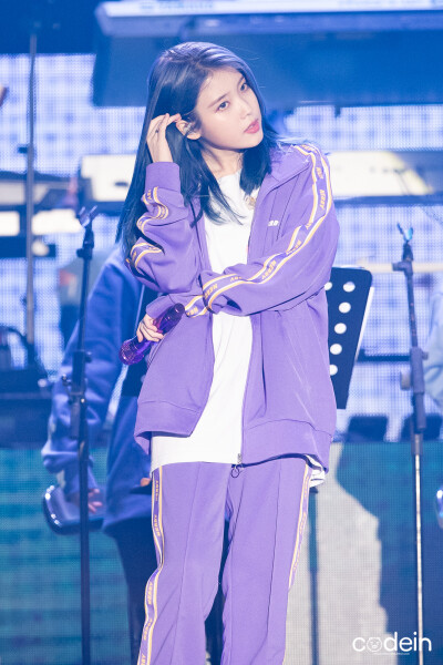 李知恩 iu
cr.Codeine